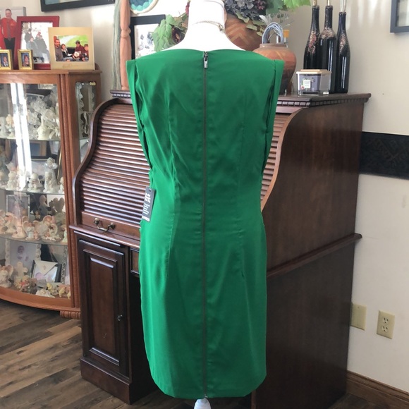 Express Sheath Dress Boldly in Green - Picture 9 of 16